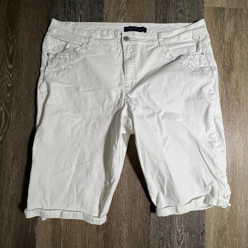 Gloria Vanderbilt Bermuda Shorts XXL Womens White Embroidered Cuffed Denim